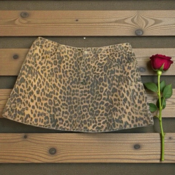 DAMSON MADDER Lily Carpenter Mini Skirt in Leopard 
Size 14 - Picture 4 of 8